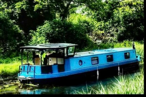 5 star stunning houseboat, no experience required